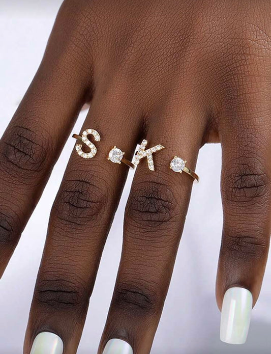 BELLA – Initiaal Ring met Zirkonia