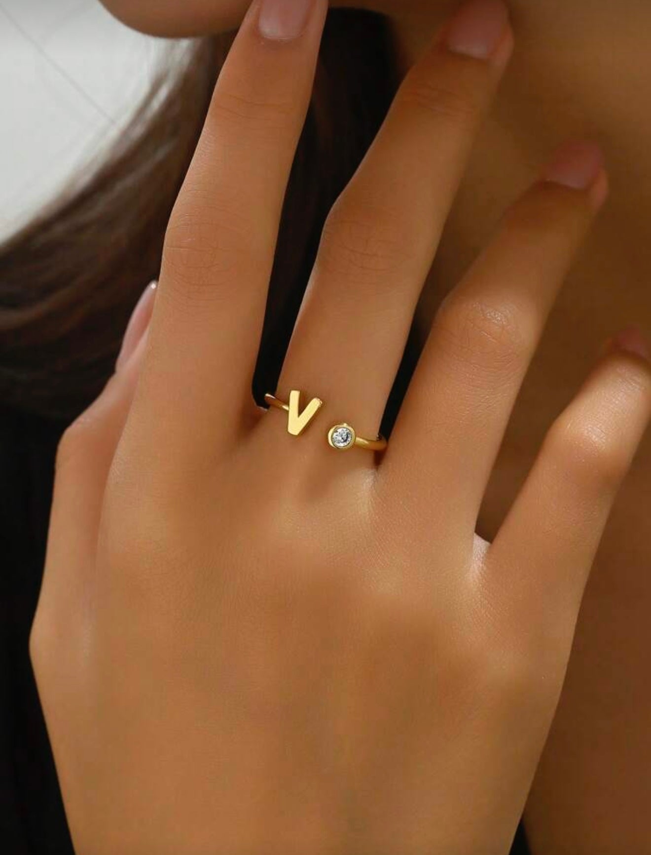 NOVA - Minimalistische Initiaal Ring met Zirkonia